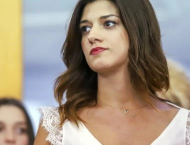 Η Κ. Νοτοπούλου σε καθήκοντα...περιπτερά (βίντεο)